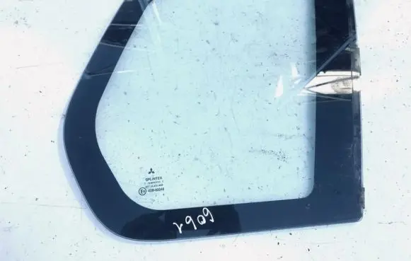 Mitsubishi Space Star Rear side window