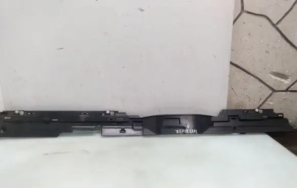 Other sill/pillar trim element