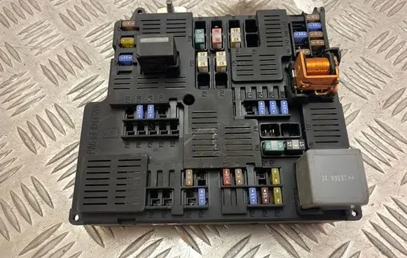 Volvo XC90 Fuse module 31473770