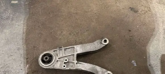 Volvo S70 V70 V70 XC Engine mount bracket 9434250