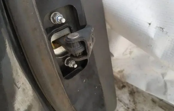 Ford Kuga I Rear door check strap stopper