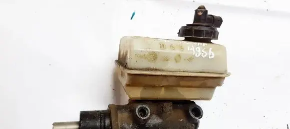 Master brake cylinder