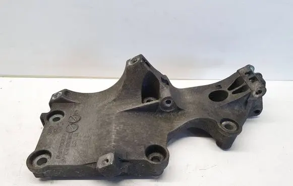 Volkswagen PASSAT B6 Engine mounting bracket 038903143A