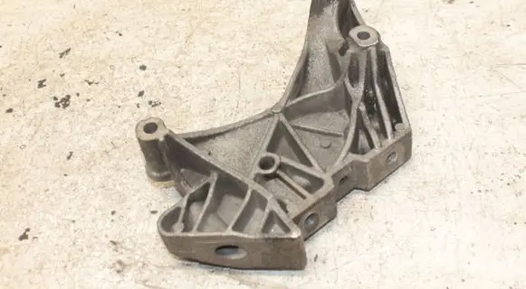 Volkswagen PASSAT CC Engine mounting bracket 06J199207P