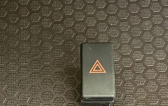Toyota Avensis T250 Hazard light switch 157963 TR9503