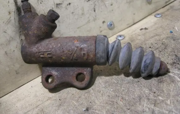 KIA Carnival Clutch slave cylinder 