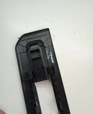 Toyota Prius+ (ZVW40) Rear seat rail trim cover 7215847070