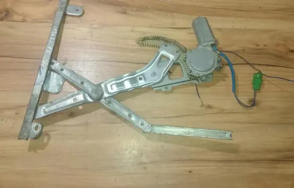 Subaru Impreza I Sliding door window regulator with motor