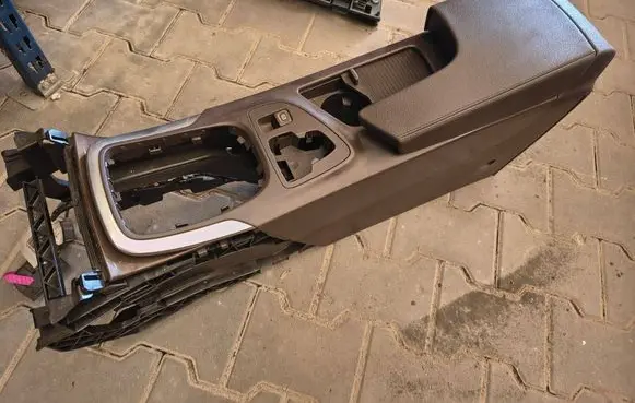 Opel Insignia A Armrest 