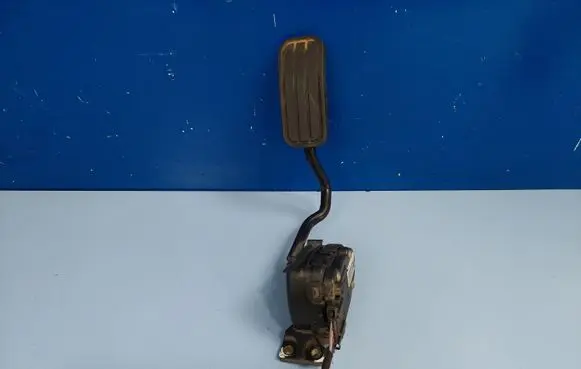 Volkswagen Sharan Accelerator throttle pedal 7M3721603B YM219F836AA
