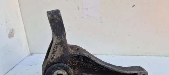 Ford Focus Gearbox mounting bracket 3m516p093