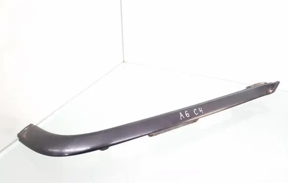 Rear bumper trim bar molding