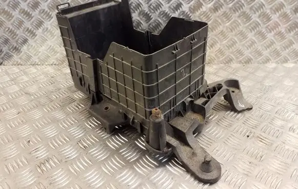 Volkswagen Jetta VI Battery tray 1K0915333C