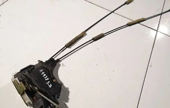 Mitsubishi Grandis Rear door lock