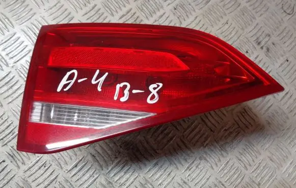 Tailgate rear/tail lights