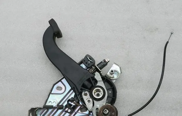 Mercedes-Benz E W212 Brake pedal bracket assembly A2044200984