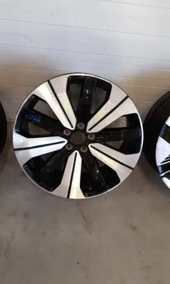Volvo XC40 R19 alloy rim 