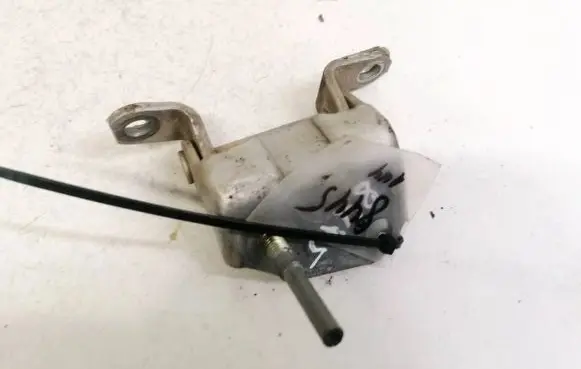 Subaru Legacy Tailgate/trunk/boot hinge