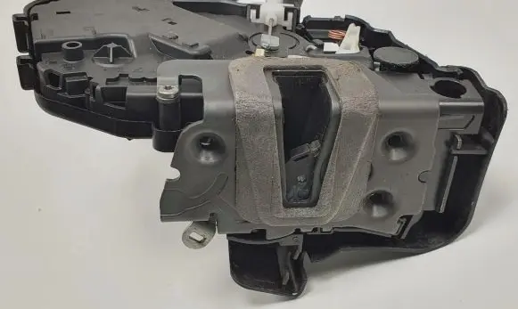 Jaguar XF X250 Front door lock 6W8A-21812-AD