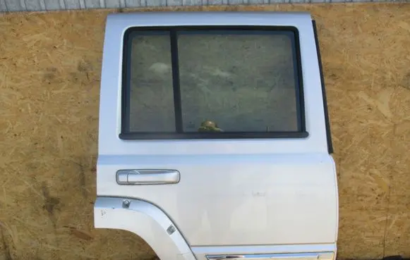 Jeep Commander Rear door