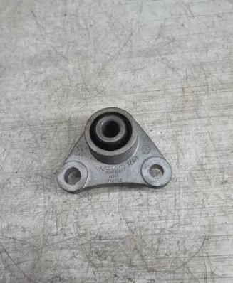 Volvo S80 Engine mount bracket 8666205 13541