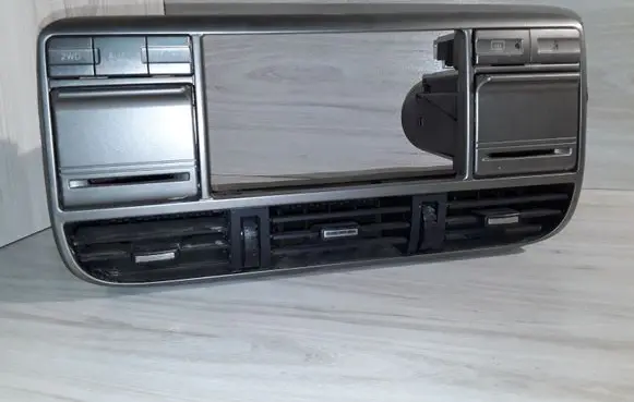 Nissan X-Trail T30 Dash center air vent grill E5715161500 687508H900