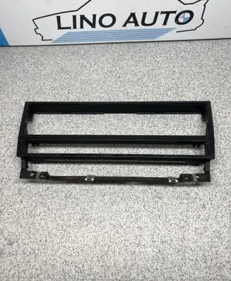 BMW 5 E39 Radio/GPS head unit trim 8247302