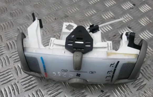 Toyota Aygo AB10 Climate control unit p69610001a80t27