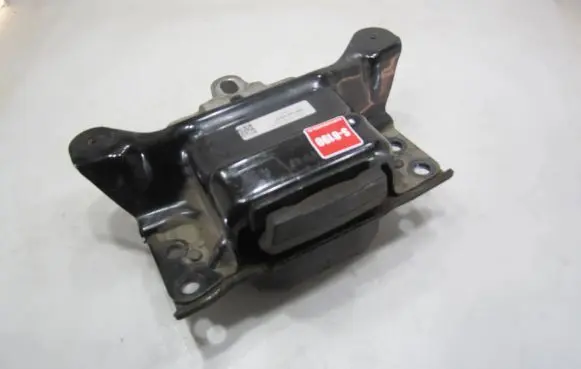 Volkswagen PASSAT B8 Engine mount bracket 3Q0199555G 01112014 X447T11K1700FC