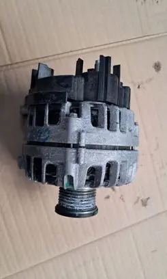 Renault Clio V Generator/alternator 231008040R