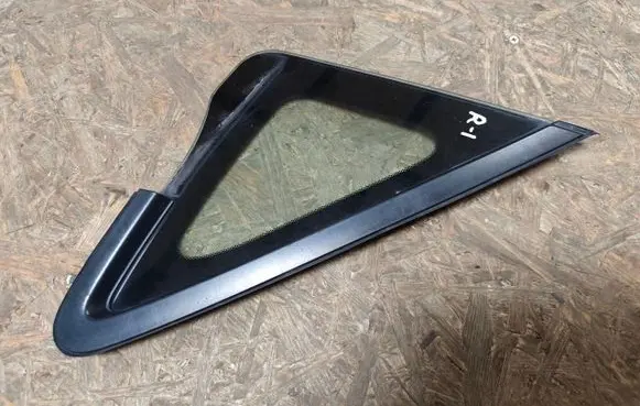 Honda FR-V Front triangle window/glass