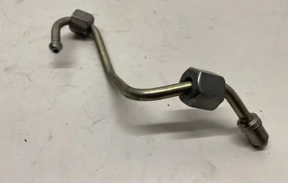 Nissan Qashqai Fuel injector supply line/pipe 