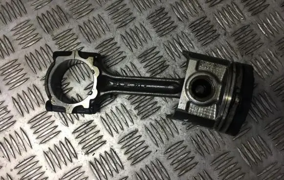 Nissan Almera N16 Piston with connecting rod