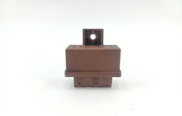 Peugeot 206 CC Fuel pump relay 240109