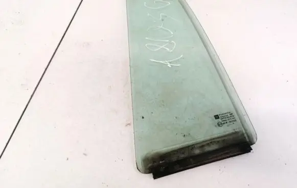 Opel Zafira A Rear vent window glass 