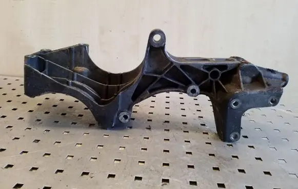 Volvo V70 Generator/alternator bracket 9180698
