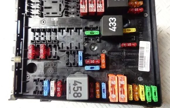 Skoda Octavia Mk2 (1Z) Fuse module 29563