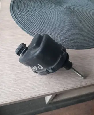 Volkswagen PASSAT B3 Headlight level adjustment motor 321941295 00437500