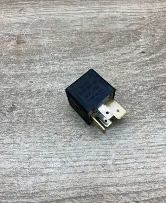 Audi A4 S4 B5 8D Other relay 443951253J 899511000