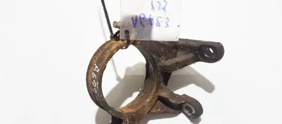 Volvo V50 Engine mounting bracket