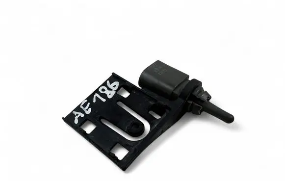 Volkswagen PASSAT B8 Oil temperature sensor 8Z0820535B