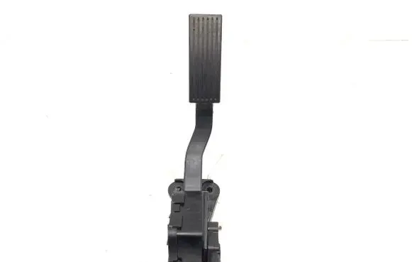 Accelerator throttle pedal