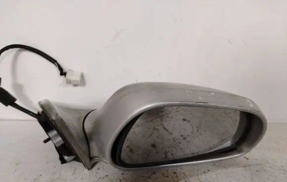 Mazda 626 Front door electric wing mirror E13010519