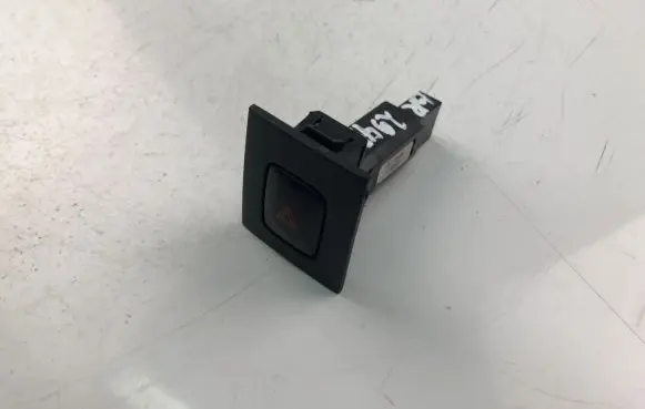 Volvo V70 Hazard light switch 9123685