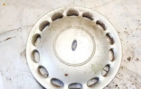 Ford Scorpio R15 wheel hub/cap/trim v95bb1130vc v95bb-1130-vc