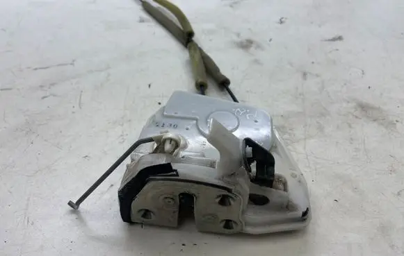 Mazda 6 Front door lock F97G16LB