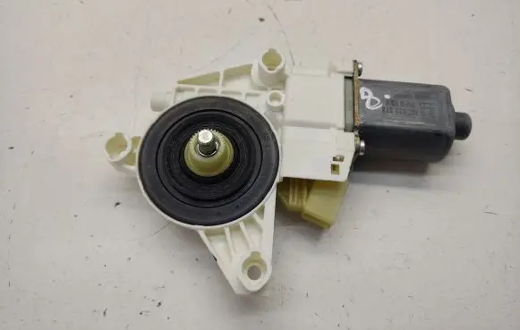 Mercedes-Benz ML W164 Front door window regulator motor A2518200742 0130822273