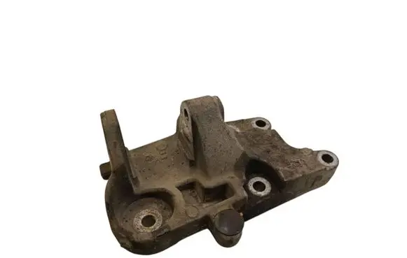 Engine mounting bracket