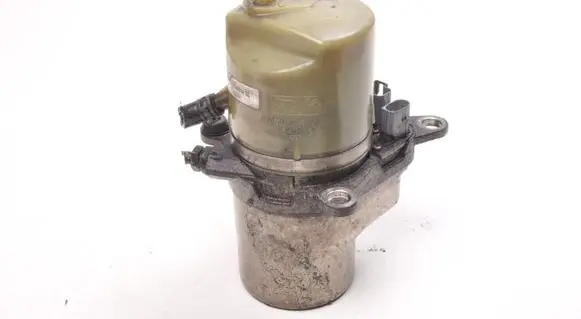 Volvo V50 Power steering pump 30723582