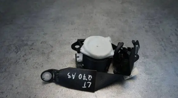 Infiniti FX Rear seatbelt C70964L13